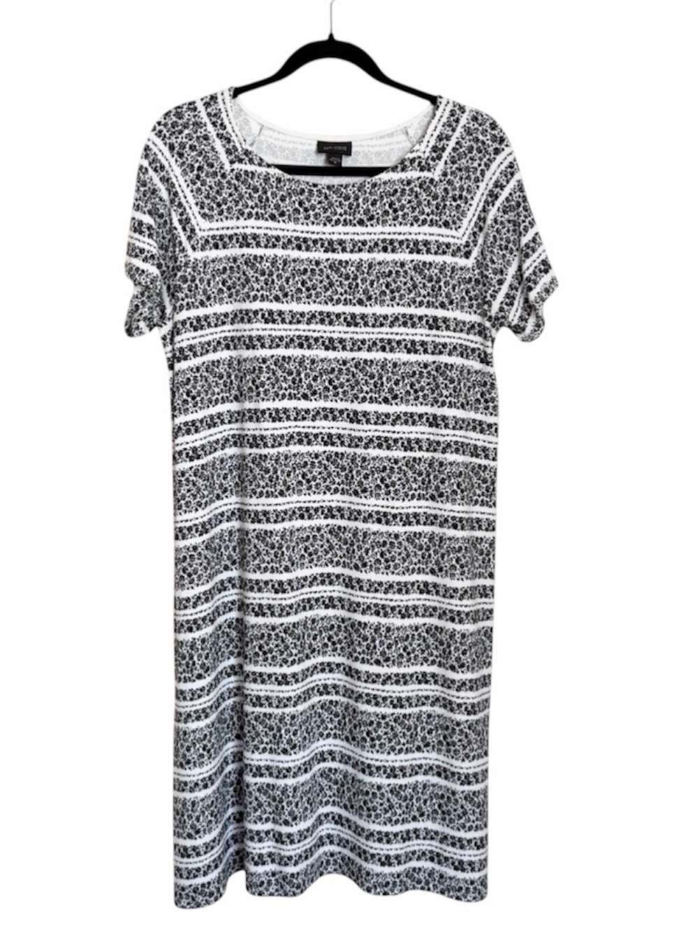 J.Jill Wearever Collection Black & White Daisy Floral Scoop Neck Knit Dress.